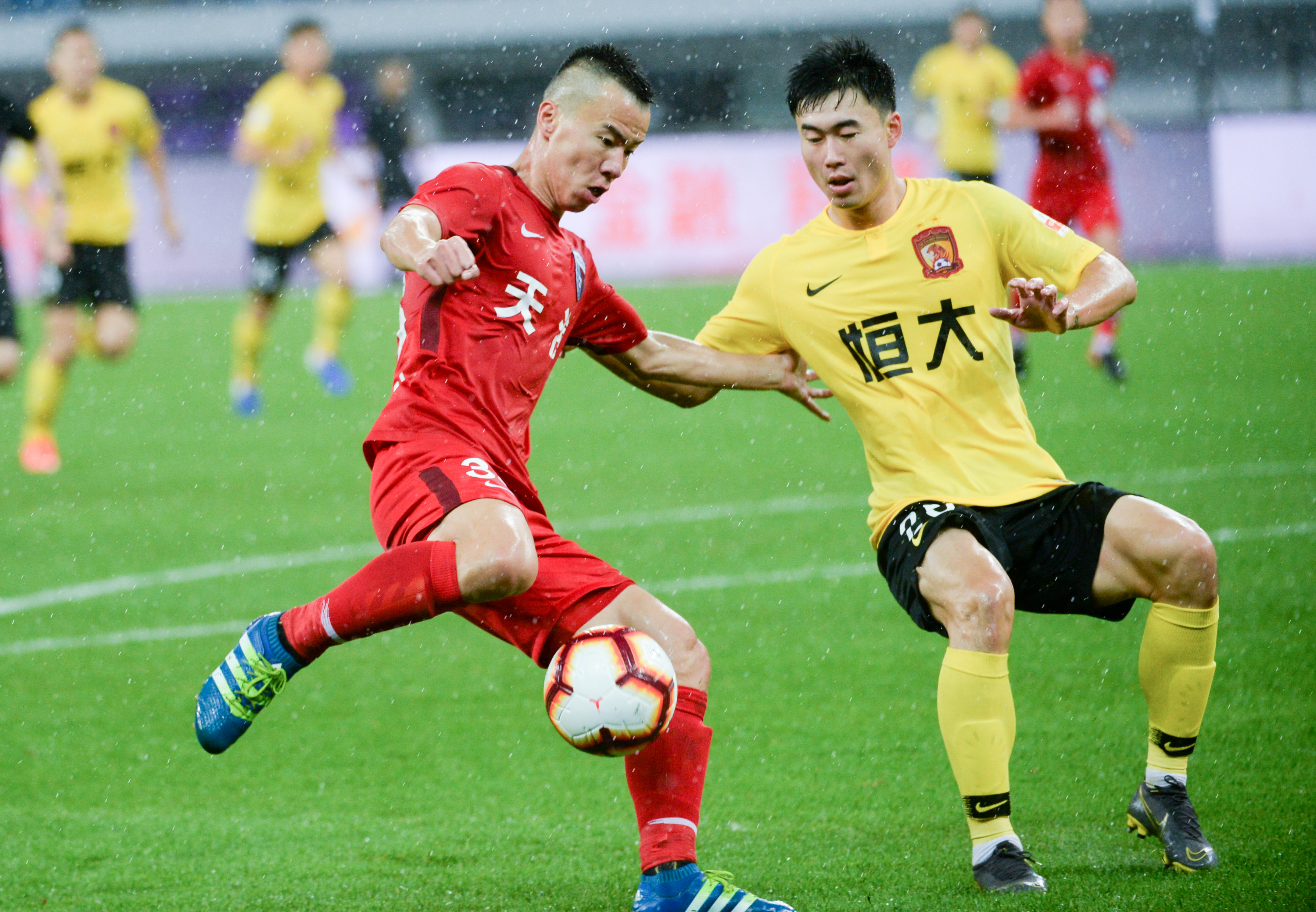 英格兰大名单：凯恩领衔，贝林、福登回归，拉什福德在列（英格兰公布新名单：凯恩挂帅，贝林厄姆与福登回归，拉什福德入选）