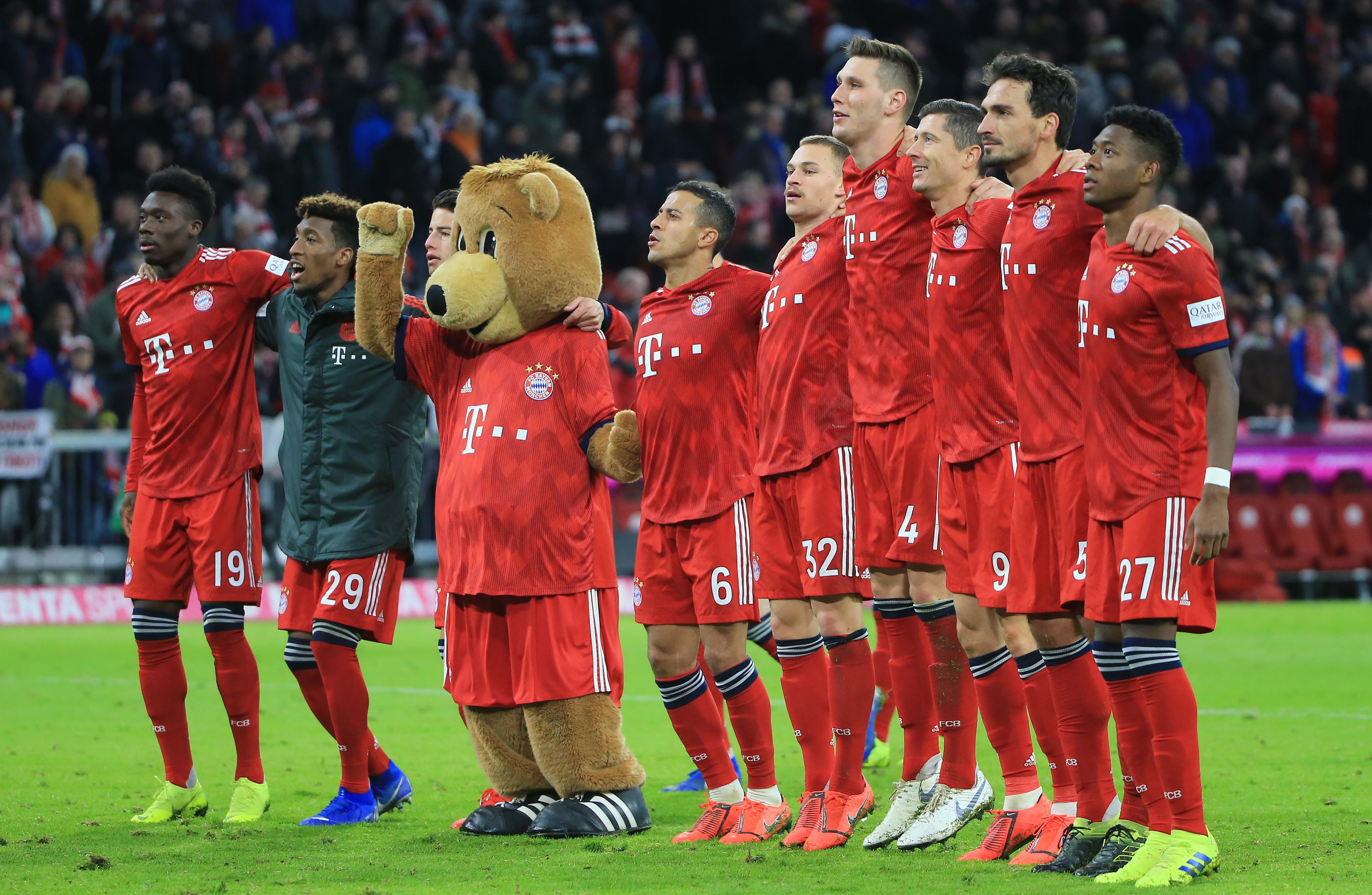 广东攻守兼备显示冠军相（广东攻防俱佳尽显冠军气质）