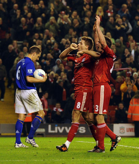 拜仁官方：格纳布里因膝盖问题缺席今日比赛（拜仁通告：格纳布里膝伤无缘今日比赛）