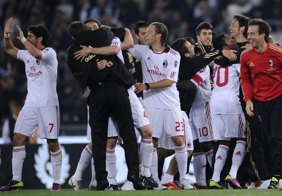 League Awards颁奖：Chovy年度最佳选手，Tarzan LPL最佳（League Awards结果出炉：Chovy荣膺年度最佳，Tarzan加冕LPL最佳）